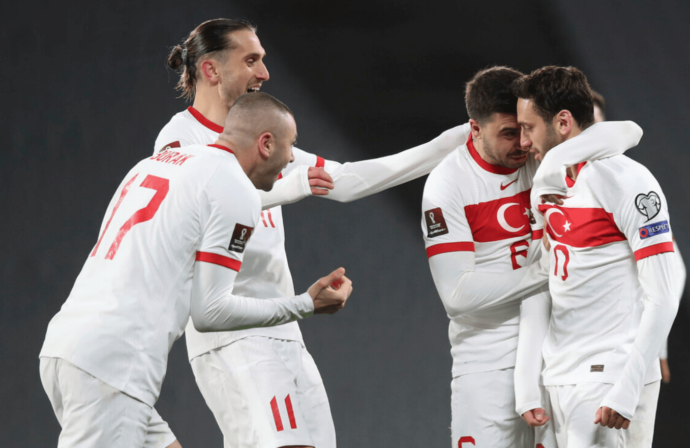 包含德国男篮力克土耳其男篮，福克斯完成帽子戏法的词条