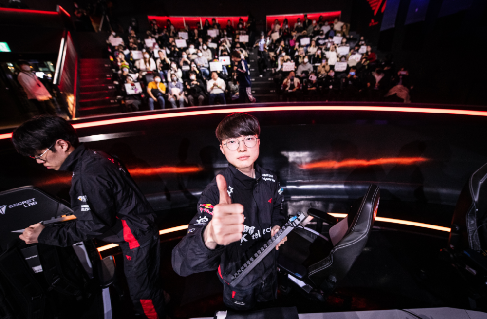 FNC鏖战FPX，Deft送出助攻