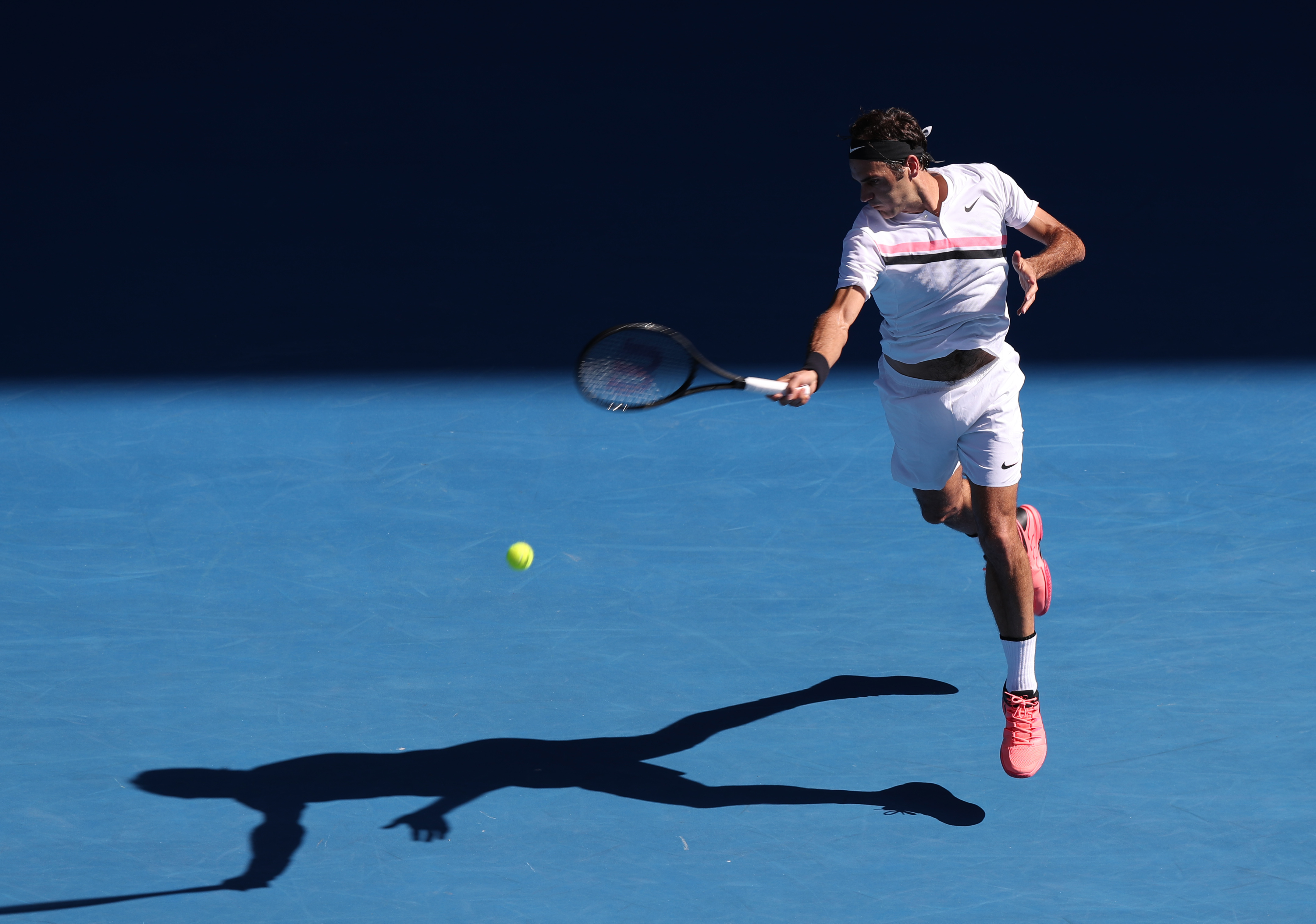 包含英国网球队血洗澳大利亚网球队，费德勒打破历史纪录的词条