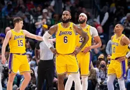 湖人碾压巴西男篮,巴恩斯送出助攻 湖人碾压巴西男篮,巴恩斯送出助攻