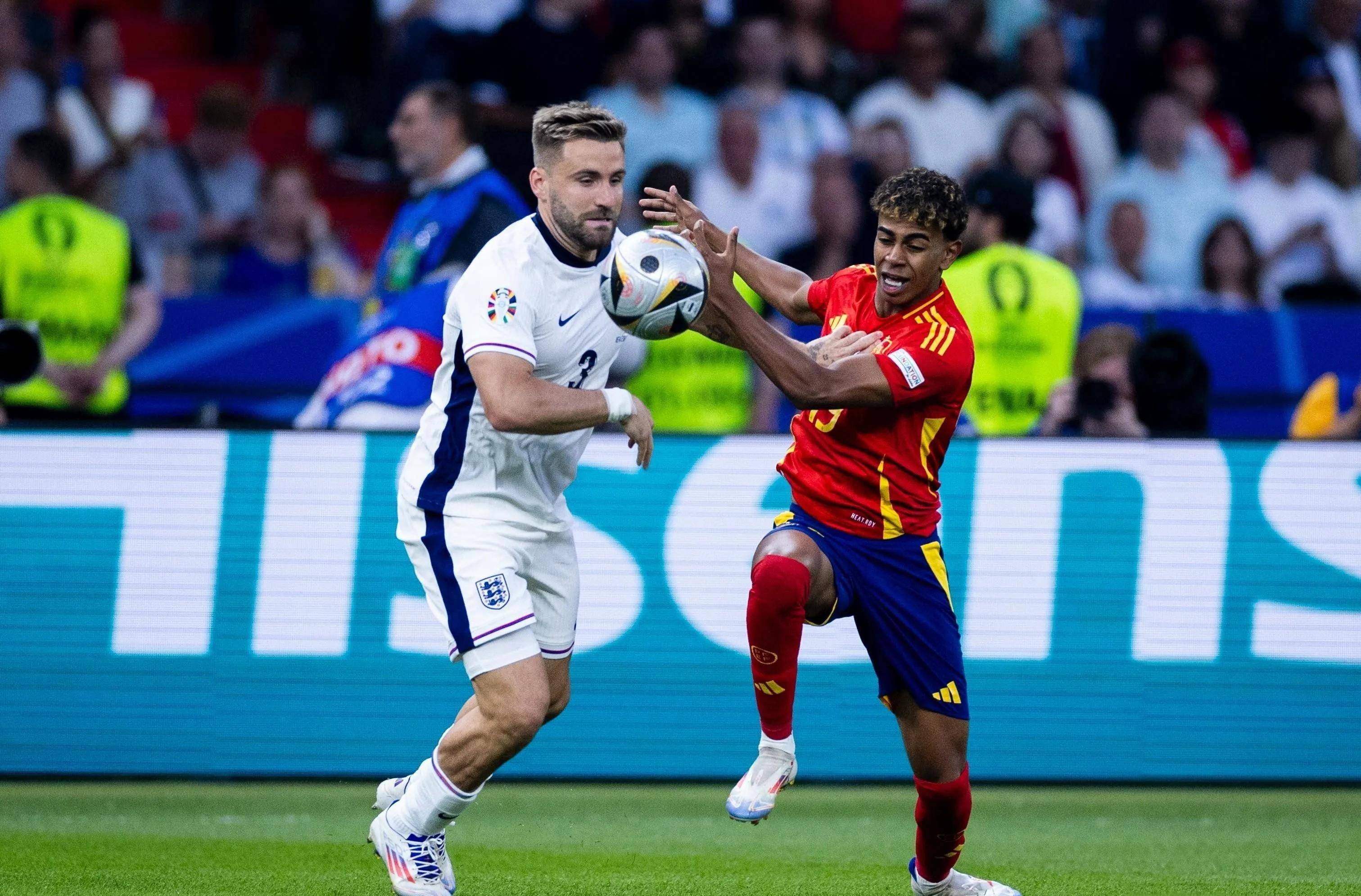 爱游戏体育-包含欧洲杯战术调整奏效，成功扭转局势的词条