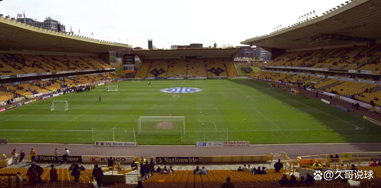 场面火爆！英超观众席沸腾不已的简单介绍