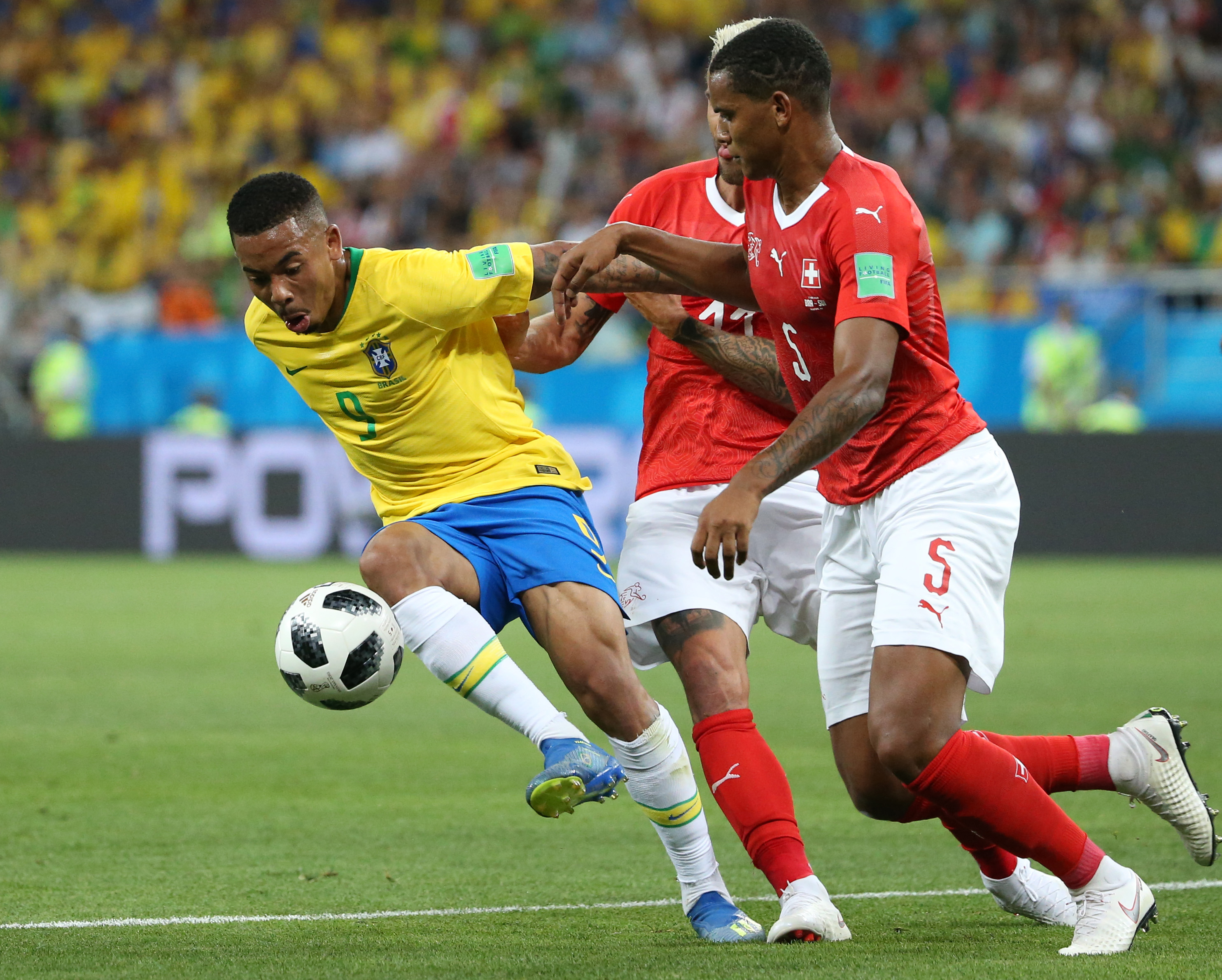 包含巴西碾压瑞士，孙兴慜点燃赛场的词条