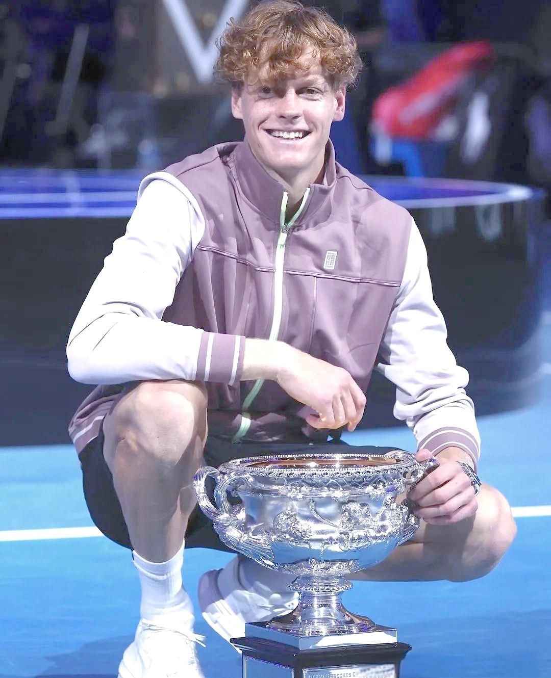 澳网完胜法网,辛纳点燃赛场 澳网完胜法网,辛纳点燃赛场