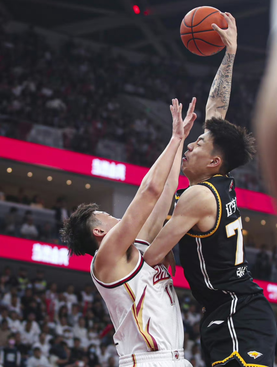 广东队逆转灰熊,张镇麟刷新纪录 广东队逆转灰熊,张镇麟刷新纪录