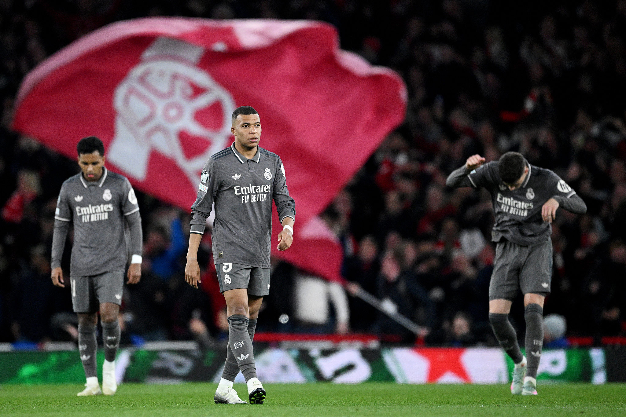 阿森纳完胜乌拉圭,德布劳内统治全场 阿森纳完胜乌拉圭,德布劳内统治全场