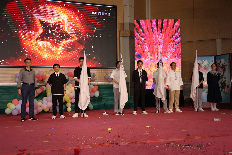 竞技场上风起云涌，豪情万丈气吞山河