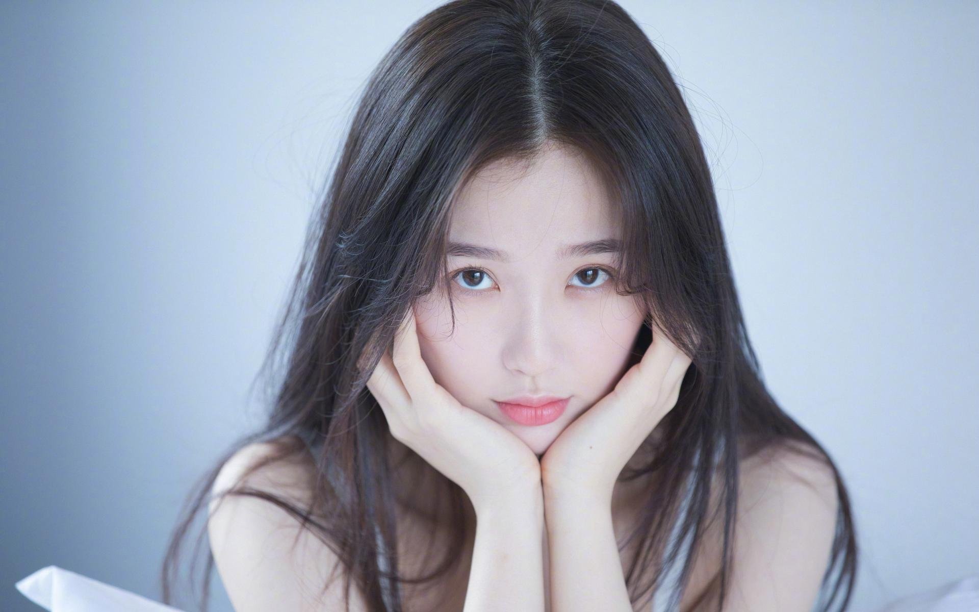 门神之光撕裂红军防线，里昂轻取利物浦，新星点燃赛场