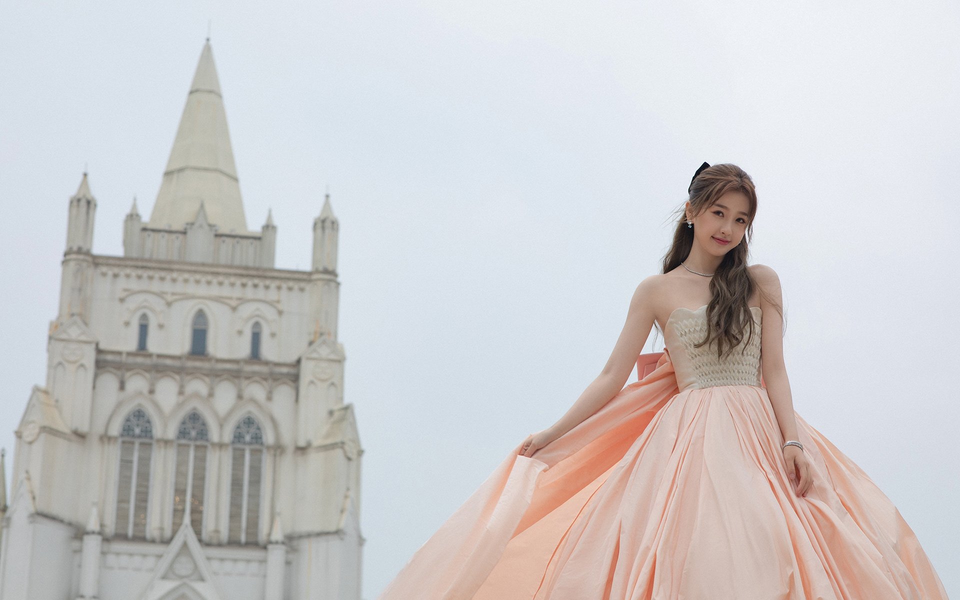 绿茵与硬木，两种焦点战，同一种胜利美学