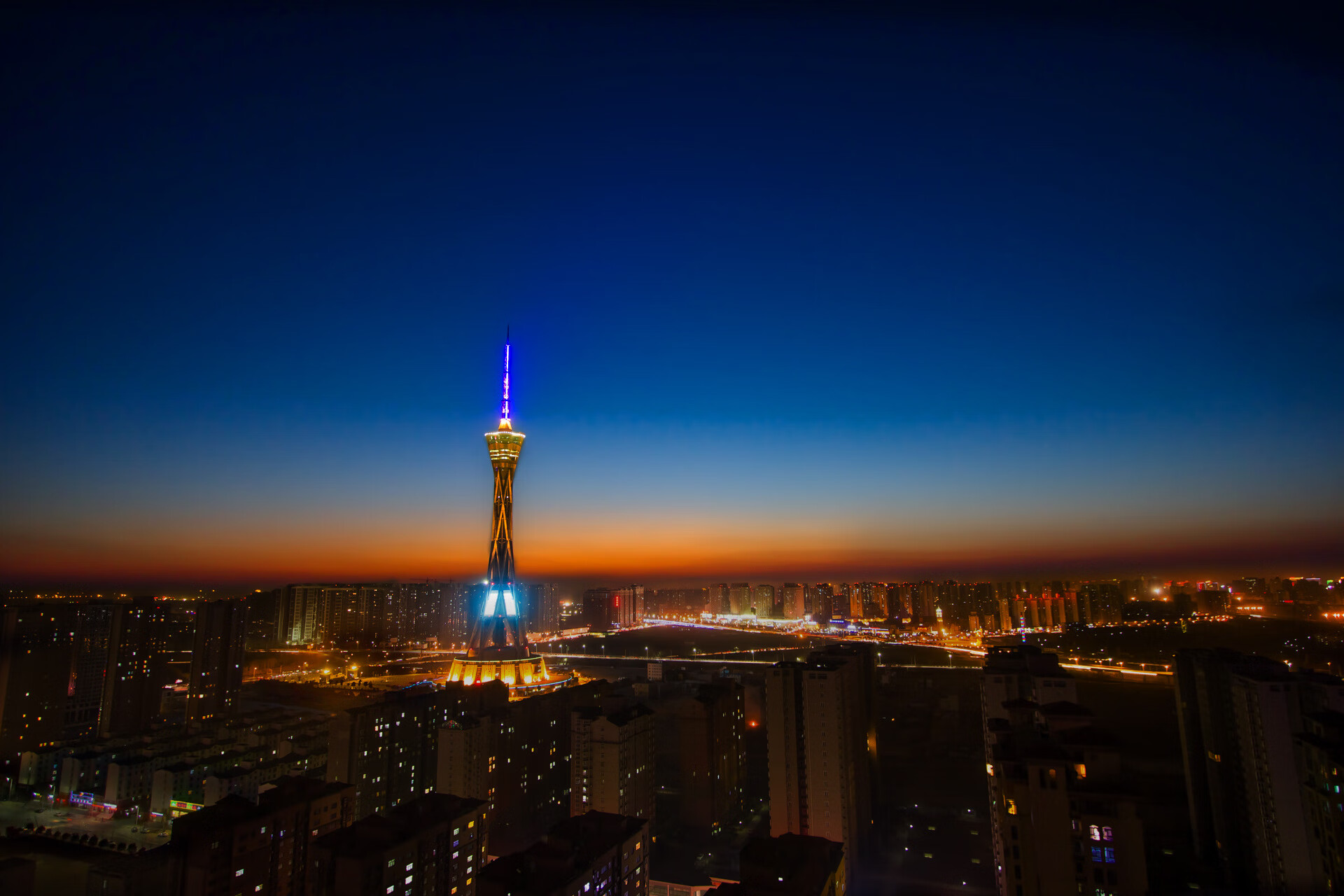 绿茵烽火映赛道，当哈弗茨的绝杀基因点燃F1年度争冠之夜